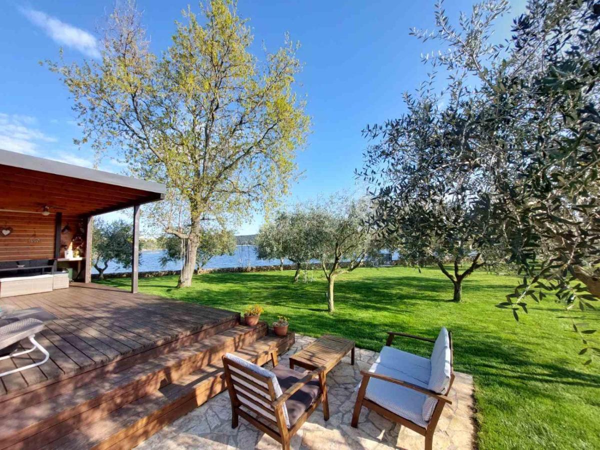 Beach House Ive With Jacuzzi, Pool, Playground And Bbq In An Olive Grove With A Beach, Pomer - Istria Eksteriør bilde