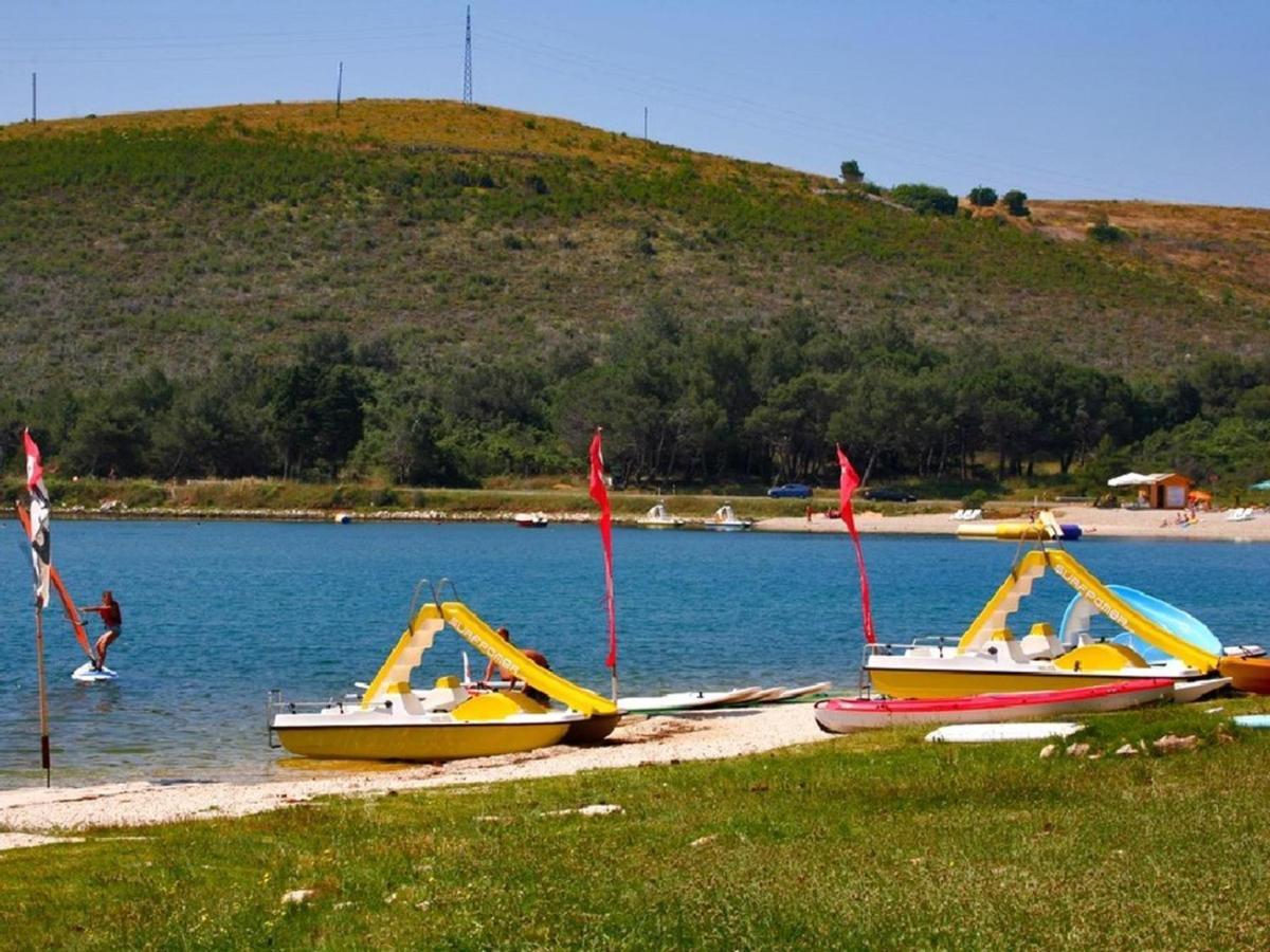 Beach House Ive With Jacuzzi, Pool, Playground And Bbq In An Olive Grove With A Beach, Pomer - Istria Eksteriør bilde