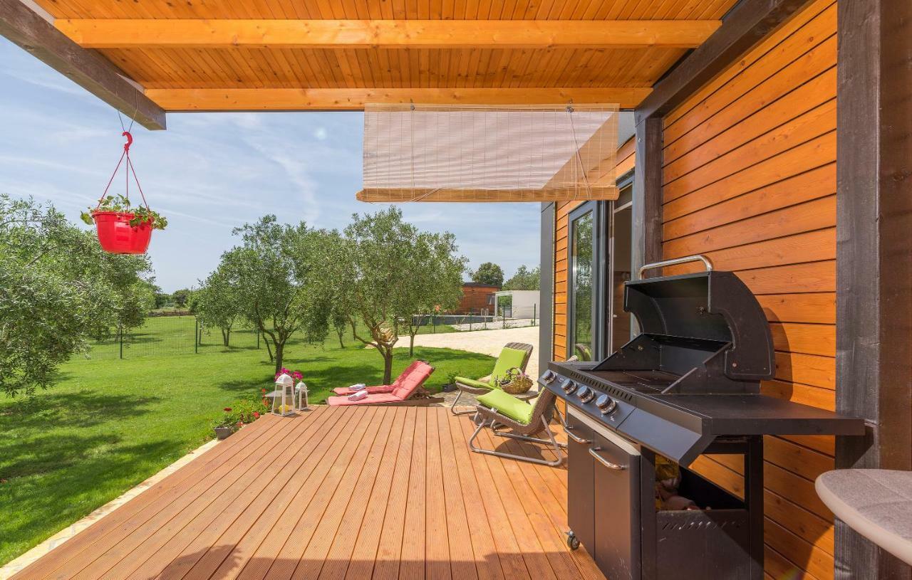 Beach House Ive With Jacuzzi, Pool, Playground And Bbq In An Olive Grove With A Beach, Pomer - Istria Eksteriør bilde